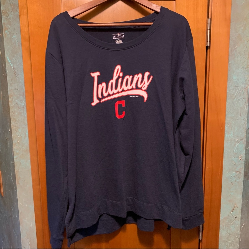 Cleveland Indians long sleeved shirt. Size XL.